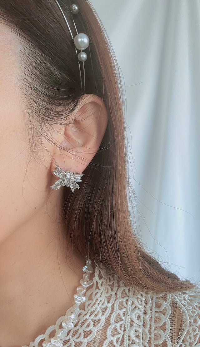 ビジューミニリボンピアス&イヤリング - おしゃれ花嫁様ブライダルアクセサリーの通販bijou holic千葉店舗ビジューミニリボンピアス&イヤリング