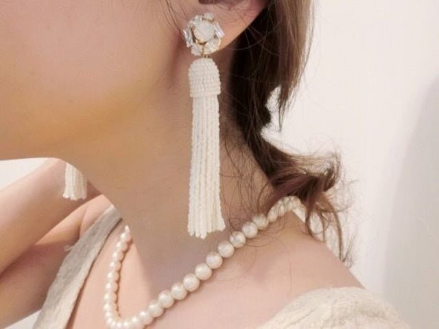 ホワイトビジュービーズタッセルピアス&イヤリング花嫁様 - おしゃれ花嫁様ブライダルアクセサリーの通販bijou holic千葉店舗ホワイトビジュービーズタッセルピアス&イヤリング花嫁様