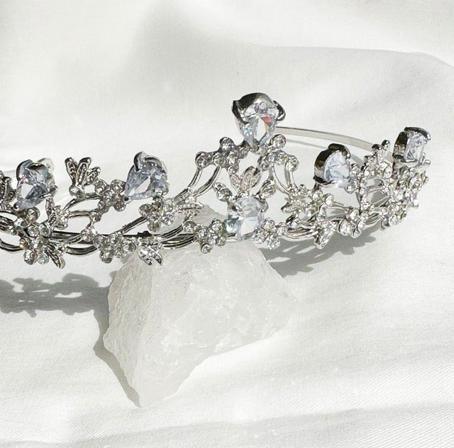 ブライダルジルコニアティアラ&シルバービジューピアス、イヤリング - おしゃれ花嫁様ブライダルアクセサリーの通販bijou holic千葉店舗ブライダルジルコニアティアラ&シルバービジューピアス、イヤリング