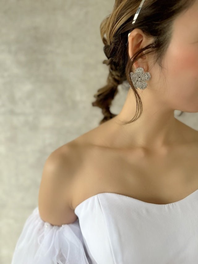 カメリアビジューピアス&イヤリング ブライダル - おしゃれ花嫁様ブライダルアクセサリーの通販bijou holic千葉店舗カメリアビジューピアス&イヤリング ブライダル