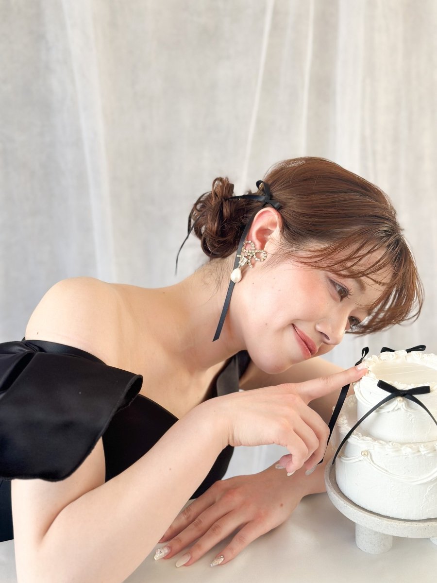 シルバービジューリボンピアス&イヤリング コットンパール - おしゃれ花嫁様ブライダルアクセサリーの通販bijou holic千葉店舗シルバービジューリボンピアス&イヤリング コットンパール