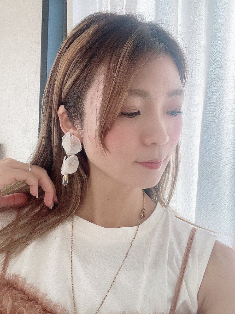 オーガンジーフラワークリスタル雫ピアス&イヤリング - おしゃれ花嫁様ブライダルアクセサリーの通販bijou holic千葉店舗オーガンジーフラワークリスタル雫ピアス&イヤリング