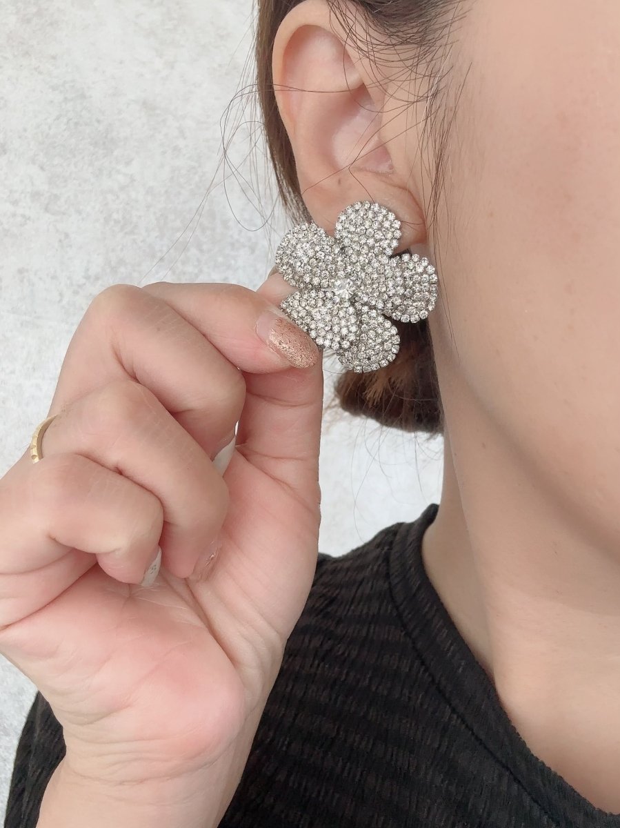 カメリアビジューピアス&イヤリング ブライダル - おしゃれ花嫁様ブライダルアクセサリーの通販bijou holic千葉店舗カメリアビジューピアス&イヤリング ブライダル