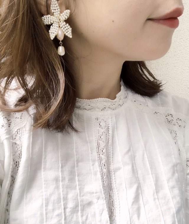アシメトリーパールフラワーピアス&イヤリング - おしゃれ花嫁様ブライダルアクセサリーの通販bijou holic千葉店舗アシメトリーパールフラワーピアス&イヤリング