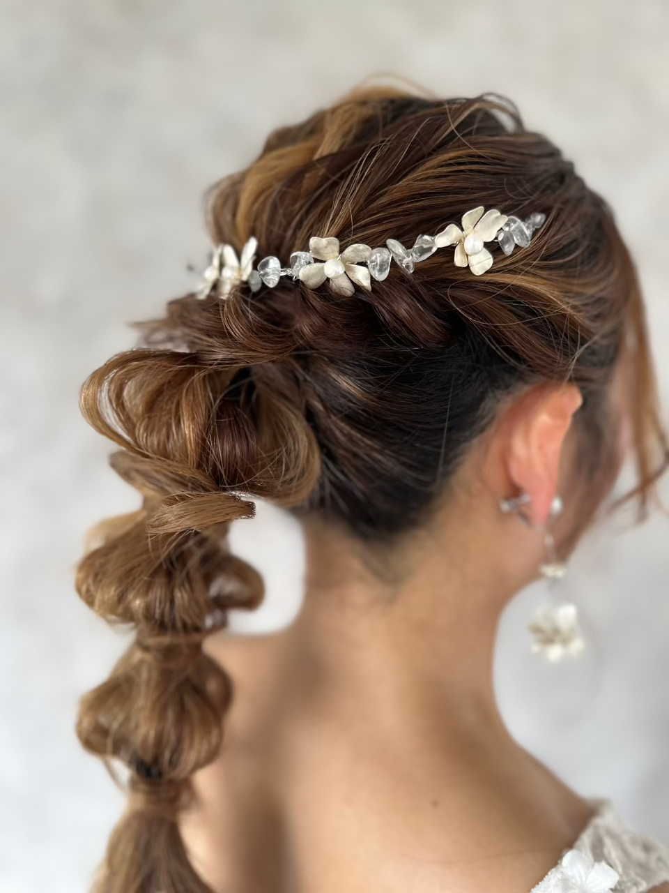 フラワー水晶ヘッドドレス　カチューシャ オシャレ花嫁様金属アレルギー対応ブライダルアクセサリーbijou holic