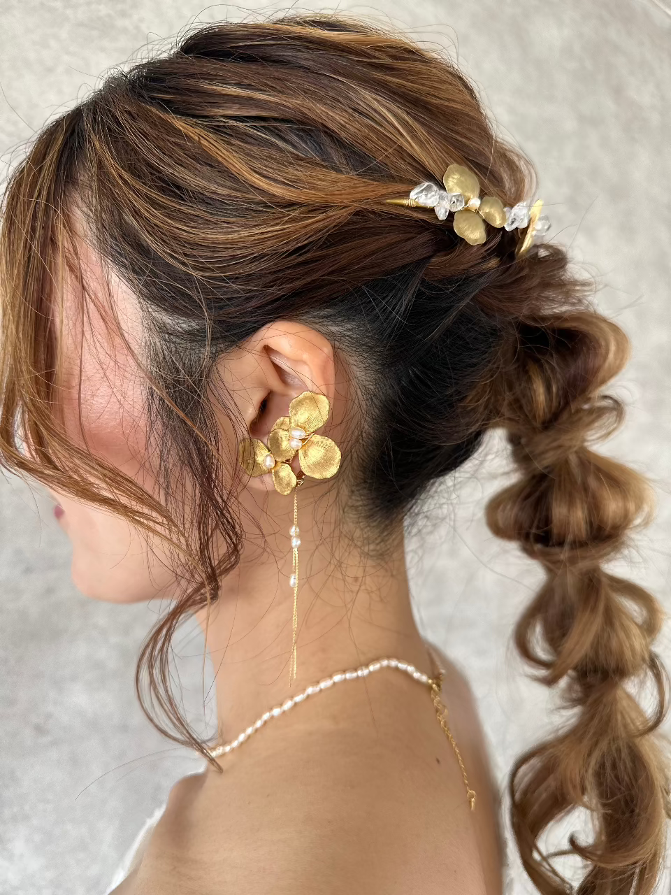 ペタルフラワーパールチェーンピアス＆イヤリング ブライダルアクセサリー(金属アレルギー対応)の通販bijou holic