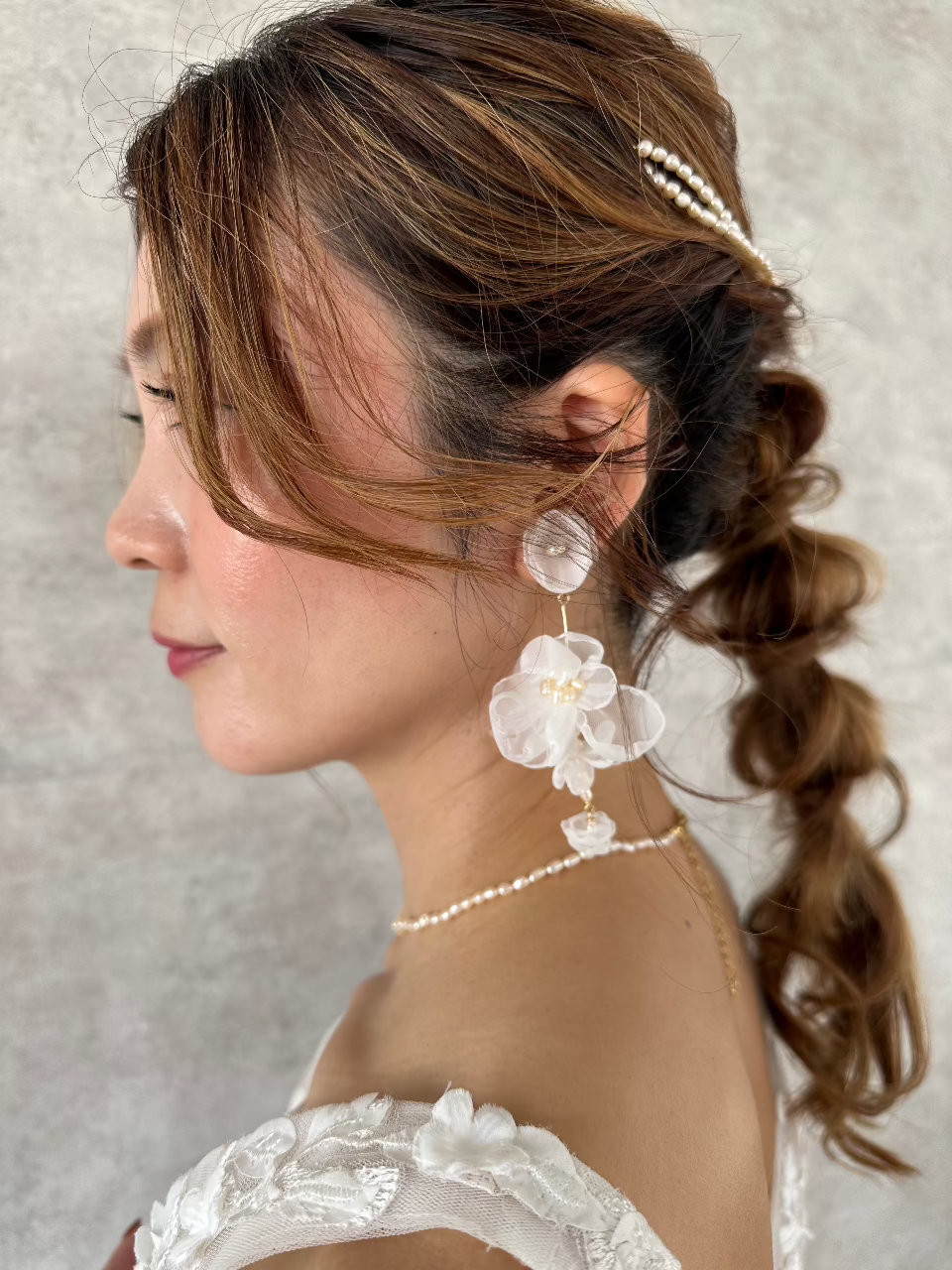 オーガンジーフラワーピアス＆イヤリング　大人可愛い　花嫁様 ブライダルアクセサリー(金属アレルギー対応)の通販bijou holic