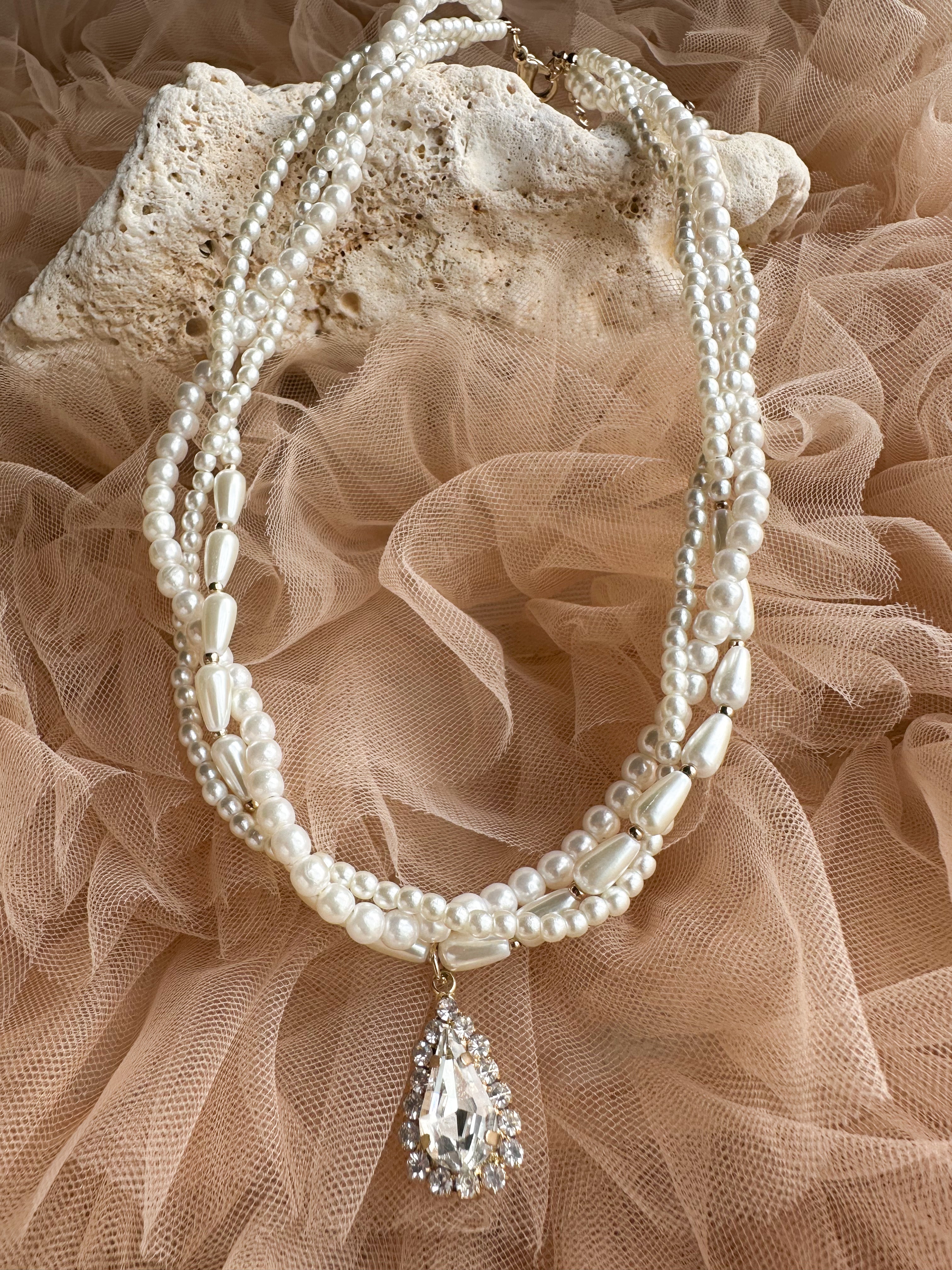 《3連パール × ティアドロップビジュー》ブライダルネックレス｜ウェディング・前撮り・花嫁アクセサリー