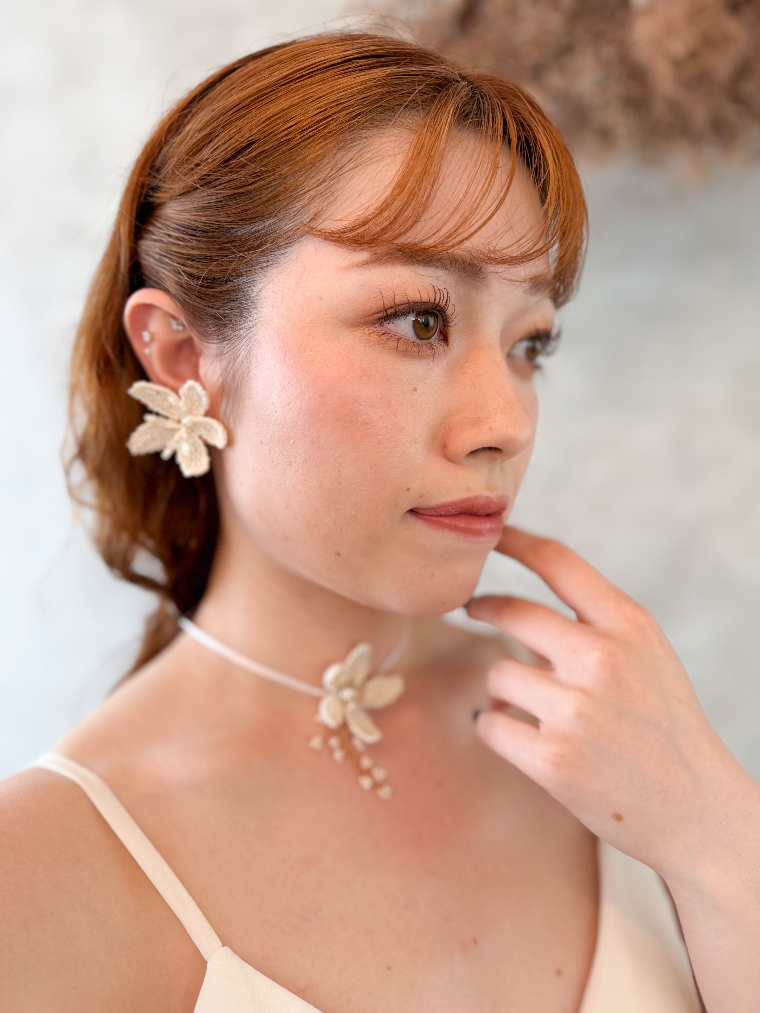 ブランシュフルールピアス&イヤリング　ビーズフラワー　花　普段使いにも