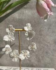 ホワイトフラワーブルームピアス＆イヤリング　結婚式　花嫁 - おしゃれ花嫁様ブライダルアクセサリーの通販bijou holic千葉店舗ホワイトフラワーブルームピアス＆イヤリング　結婚式　花嫁