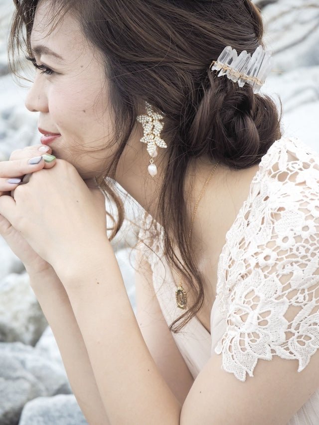 アシメトリーパールフラワーピアス＆イヤリング - おしゃれ花嫁様ブライダルアクセサリーの通販bijou holic千葉店舗アシメトリーパールフラワーピアス＆イヤリング