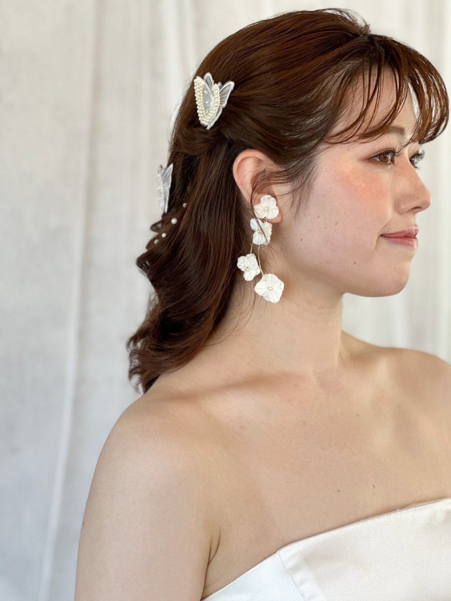 ホワイトフラワーブルームピアス＆イヤリング　結婚式　花嫁 - おしゃれ花嫁様ブライダルアクセサリーの通販bijou holic千葉店舗ホワイトフラワーブルームピアス＆イヤリング　結婚式　花嫁