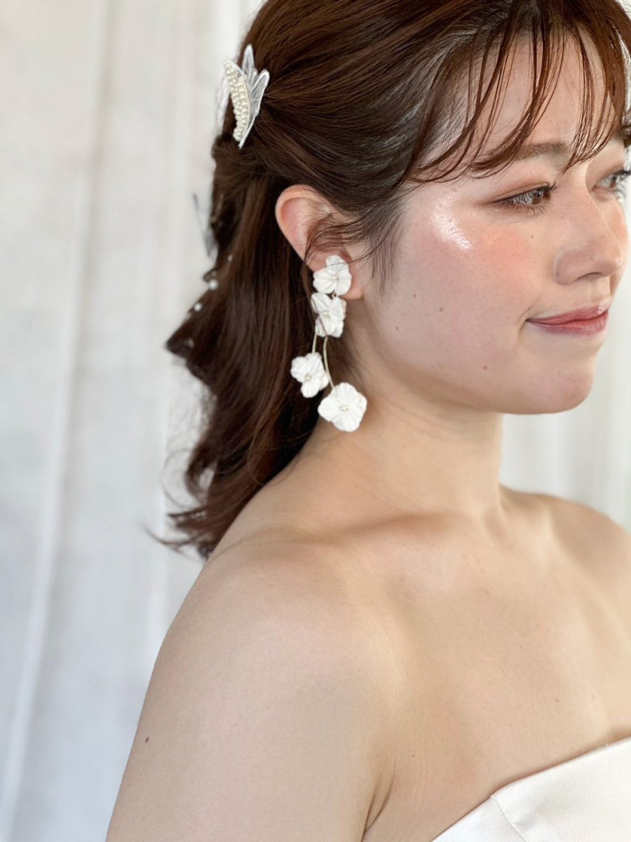 ホワイトフラワーブルームピアス＆イヤリング　結婚式　花嫁 - おしゃれ花嫁様ブライダルアクセサリーの通販bijou holic千葉店舗ホワイトフラワーブルームピアス＆イヤリング　結婚式　花嫁