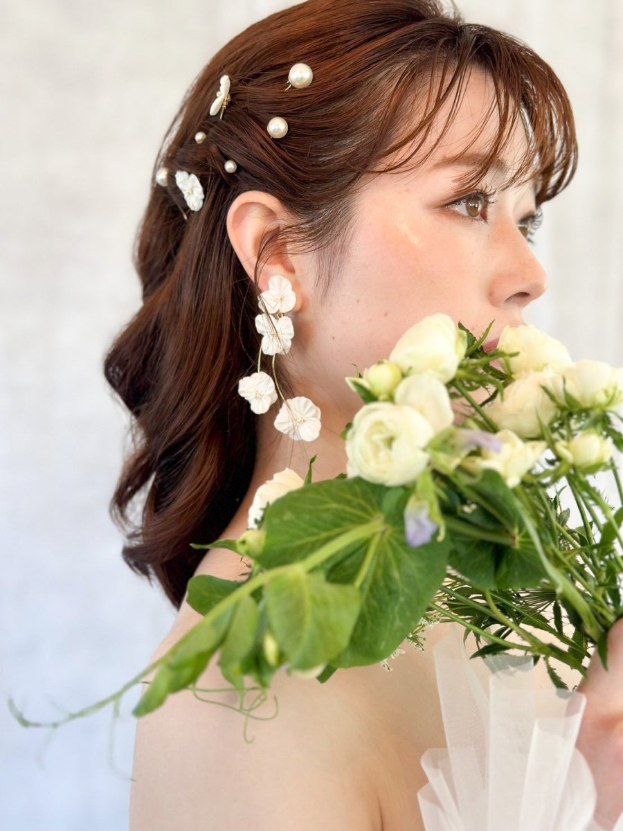 ホワイトフラワーブルームピアス＆イヤリング　結婚式　花嫁 - おしゃれ花嫁様ブライダルアクセサリーの通販bijou holic千葉店舗ホワイトフラワーブルームピアス＆イヤリング　結婚式　花嫁