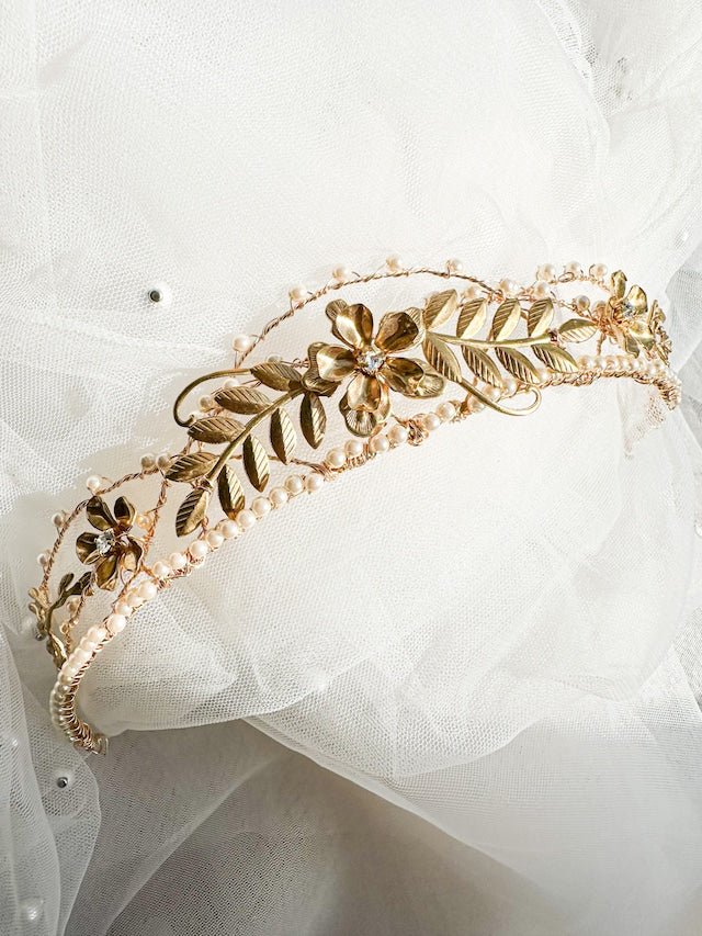 パールスカラップティアラ　バックカチューシャ　花嫁 - おしゃれ花嫁様ブライダルアクセサリーの通販bijou holic千葉店舗パールスカラップティアラ　バックカチューシャ　花嫁