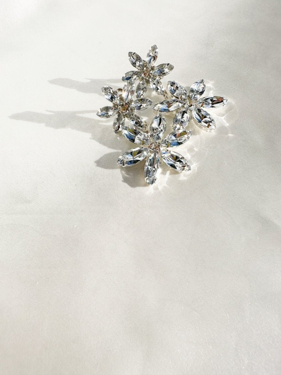 ビジューダブルフラワーピアス＆イヤリング　ブライダル　花嫁様 - おしゃれ花嫁様ブライダルアクセサリーの通販bijou holic千葉店舗ビジューダブルフラワーピアス＆イヤリング　ブライダル　花嫁様