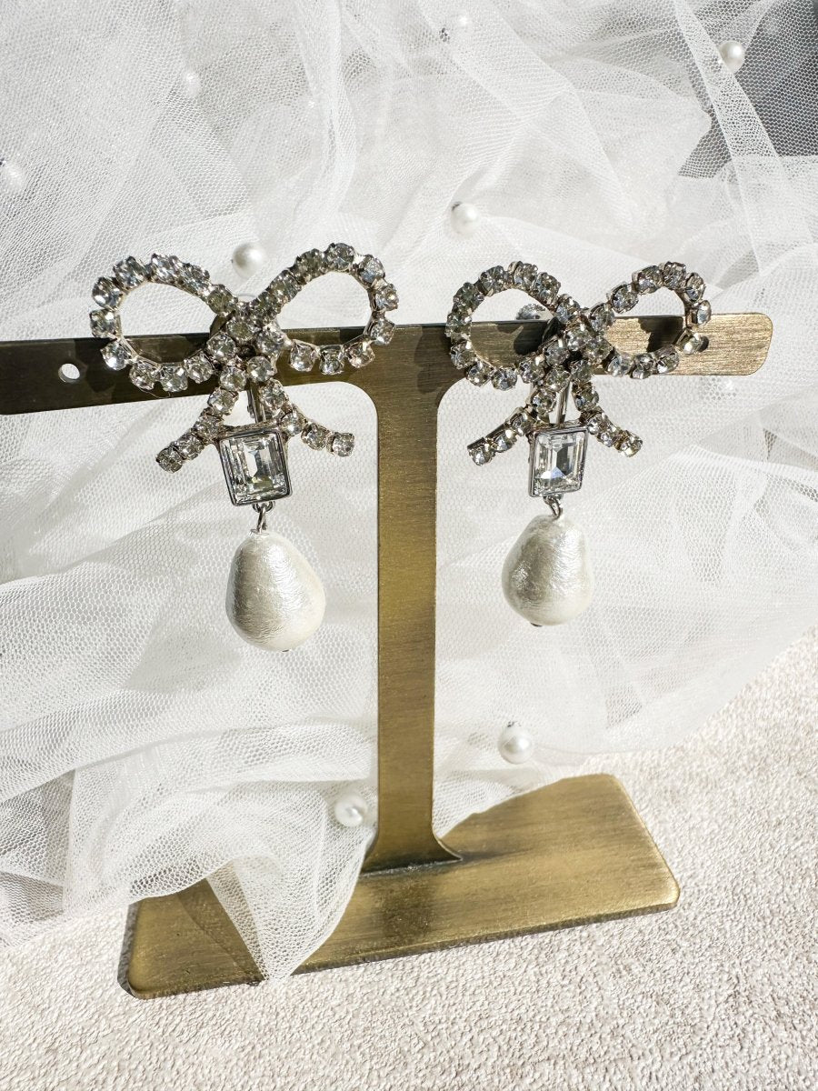 シルバービジューリボンピアス＆イヤリング　コットンパール - おしゃれ花嫁様ブライダルアクセサリーの通販bijou holic千葉店舗シルバービジューリボンピアス＆イヤリング　コットンパール