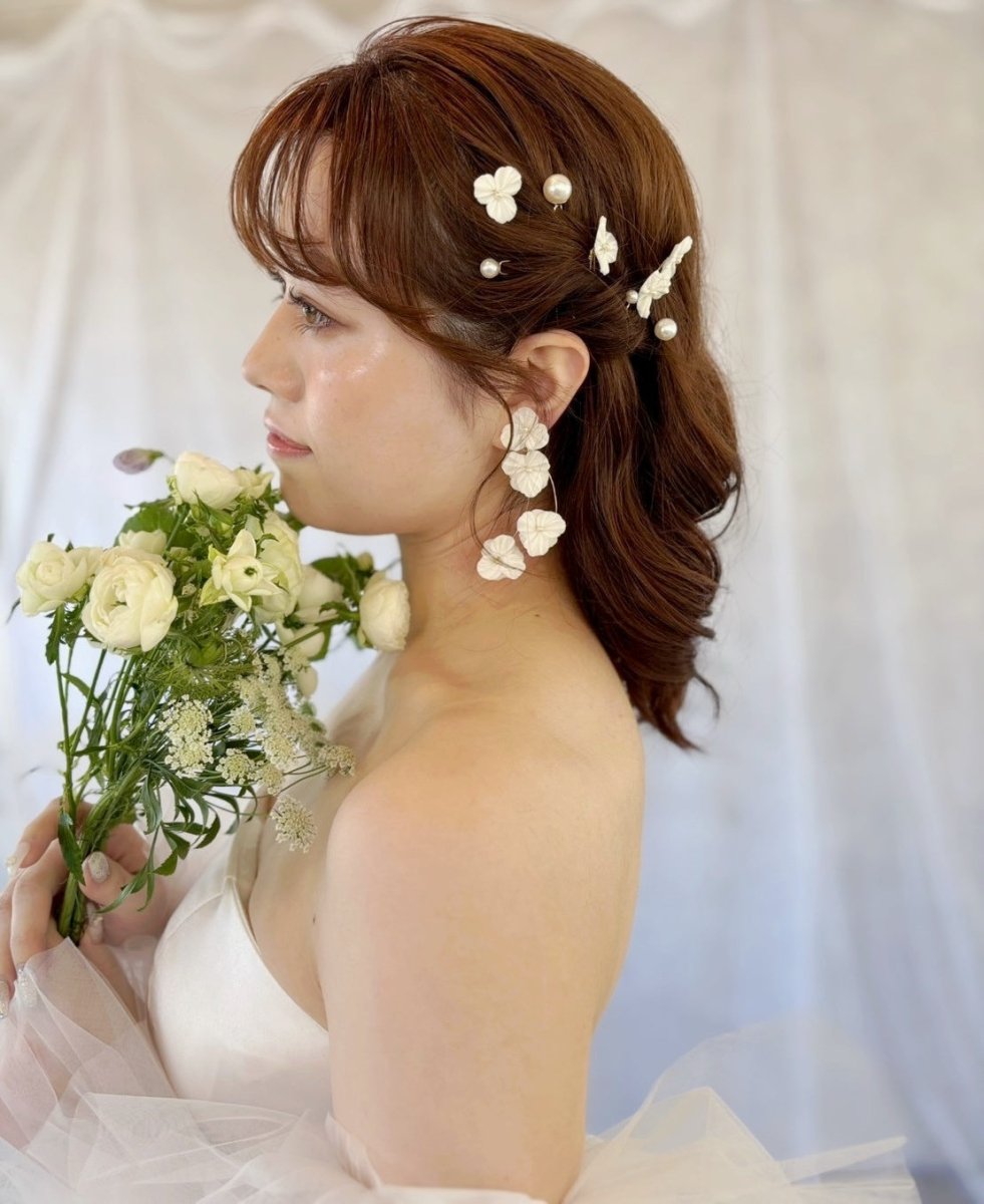 ホワイトフラワーブルームピアス＆イヤリング　結婚式　花嫁 - おしゃれ花嫁様ブライダルアクセサリーの通販bijou holic千葉店舗ホワイトフラワーブルームピアス＆イヤリング　結婚式　花嫁